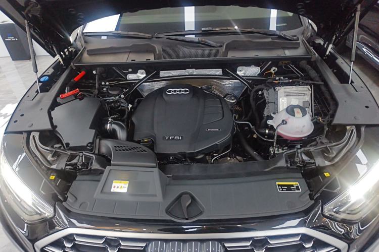 Used Audi Q5L 2022 Updated 40T Luxury Dynamic Edition Engine Bay