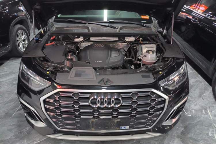 Used Audi Q5L 2022 40T Luxury Dynamic Model Engine Bay
