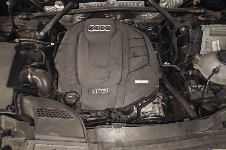 Used Audi Q5L 2022 40T Fashionable and Elegant Model Engine Bay