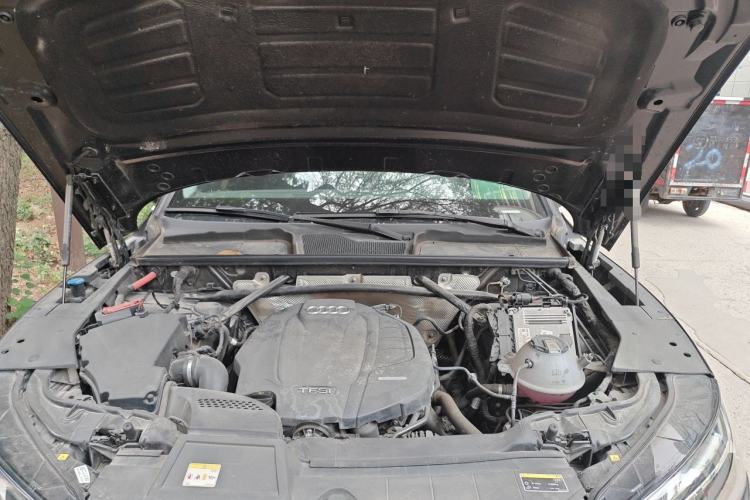 Used Audi Q5L 2022 40T Luxury Dynamic Model Engine Bay