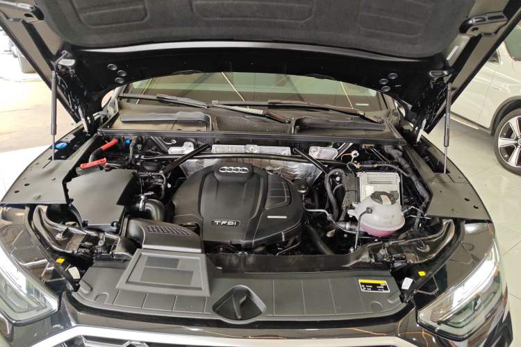 Used Audi Q5L 2022 Updated 40T Luxury Dynamic Edition Engine Bay