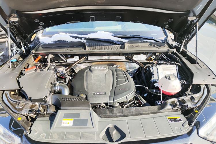 Used Audi Q5L 2022 40T Fashionable and Dynamic Model Engine Bay