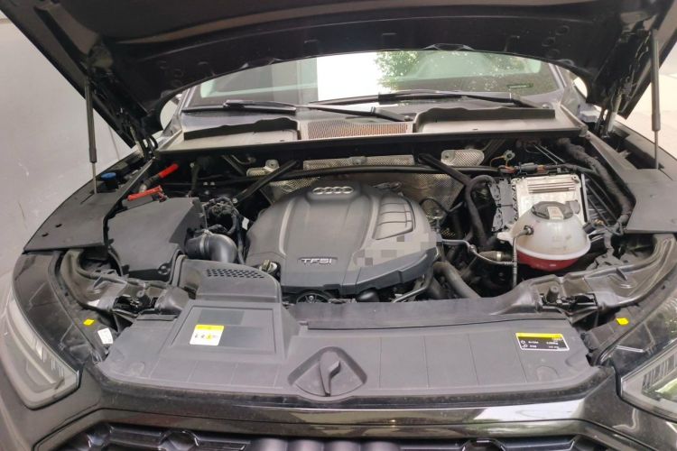Used Audi Q5L 2022 40T RS Package Performance Model Engine Bay
