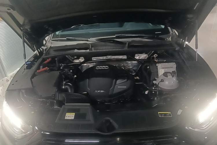 Used Audi Q5L 2022 40T Luxury Dynamic Model Engine Bay