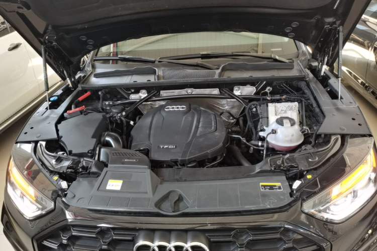 Used Audi Q5L 2022 Updated 45T Luxury Dynamic Version Engine Bay