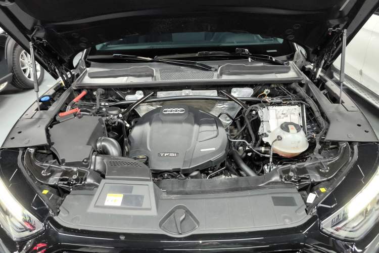 Used Audi Q5L 2022 45T Luxury Dynamic Model Engine Bay