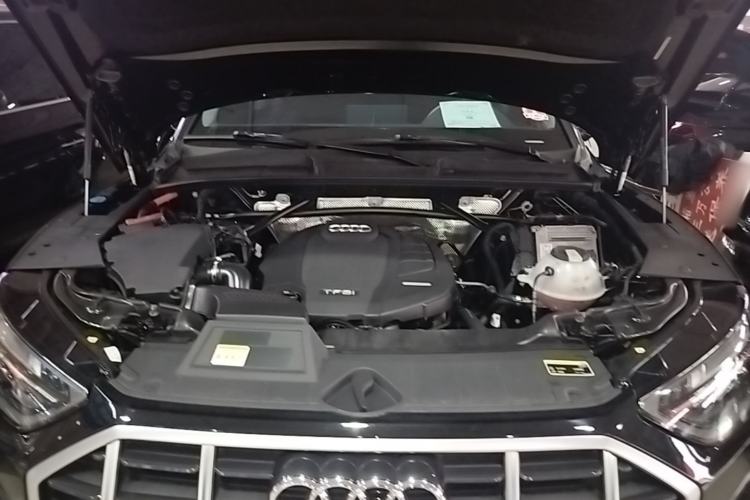 Used Audi Q5L 2022 40T Fashionable and Elegant Model Engine Bay
