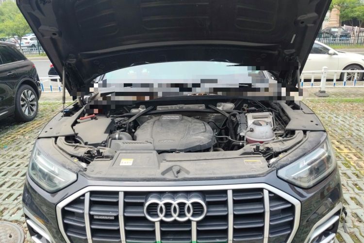 Used Audi Q5L 2022 40T Fashionable and Elegant Model Engine Bay