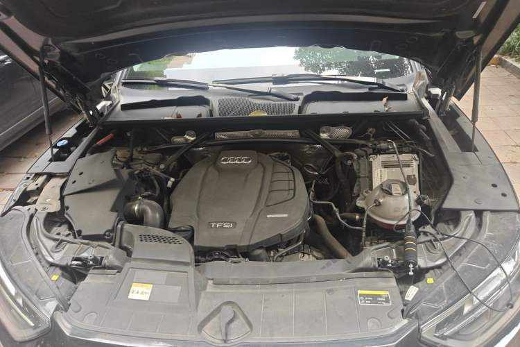 Used Audi Q5L 2022 40T Luxury Dynamic Model Engine Bay