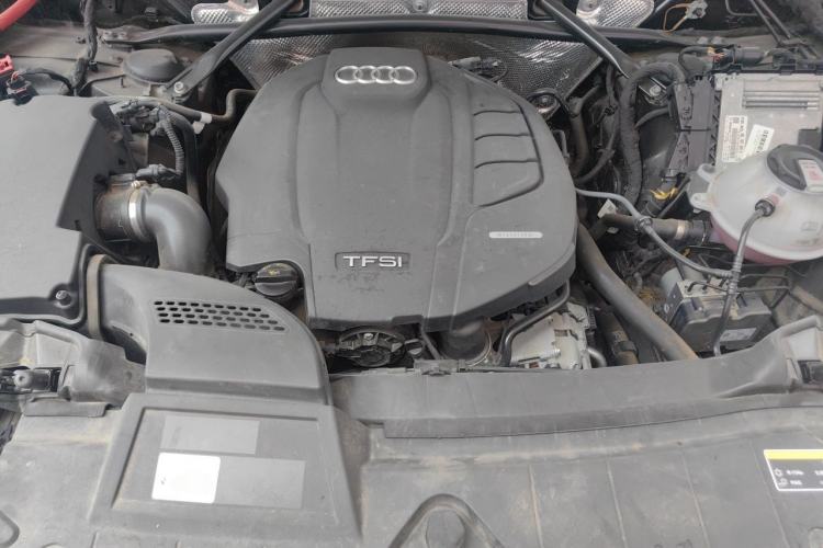 Used Audi Q5L 2022 40T Luxury Dynamic Model Engine Bay