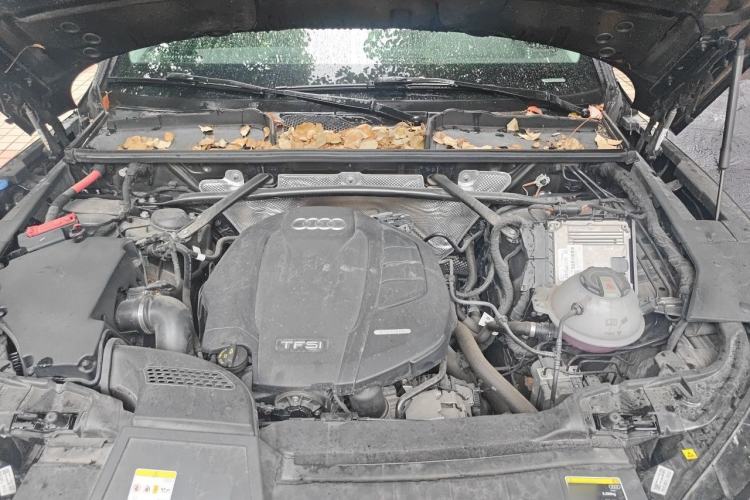Used Audi Q5L 2022 40T Luxury Elegant Model Engine Bay