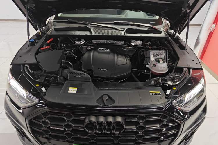 Used Audi Q5L 2022 Updated 45T Luxury Dynamic Version Engine Bay