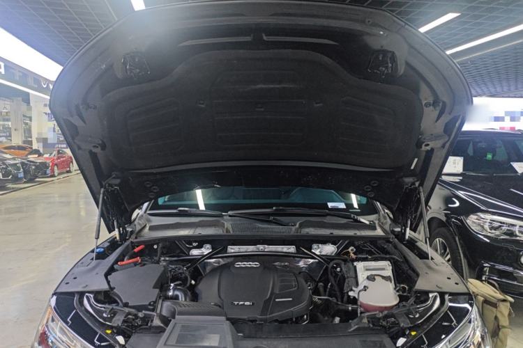 Used Audi Q5L 2022 40T Luxury Dynamic Model Engine Bay