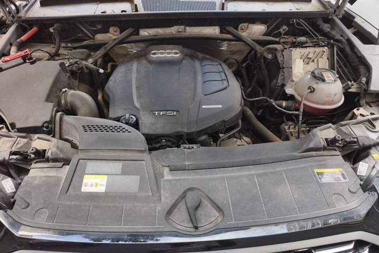Used Audi Q5L 2022 45T Luxury Dynamic Model Engine Bay
