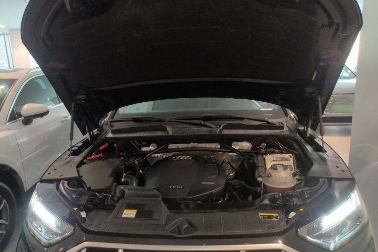 Used Audi Q5L 2022 40T Luxury Elegant Model Engine Bay
