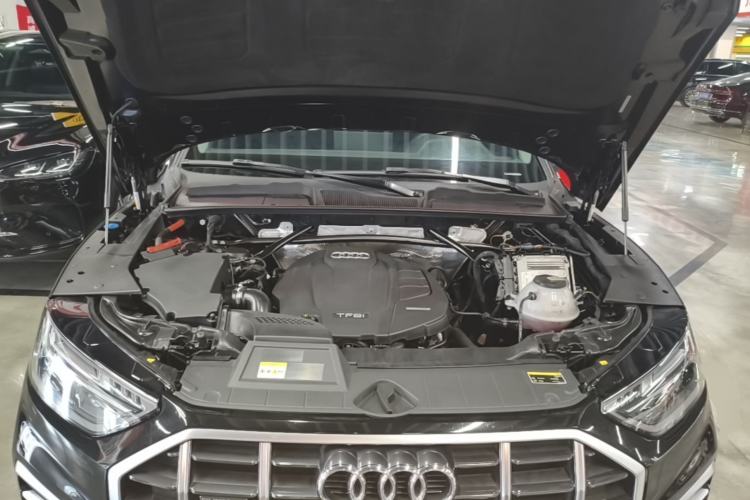 Used Audi Q5L 2022 40T Fashionable and Elegant Model Engine Bay