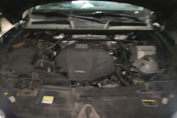 Used Audi Q5L 2022 Updated 40T Luxury Dynamic Edition Engine Bay