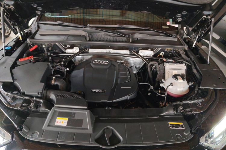 Used Audi Q5L 2022 40T Fashionable and Dynamic Model Engine Bay