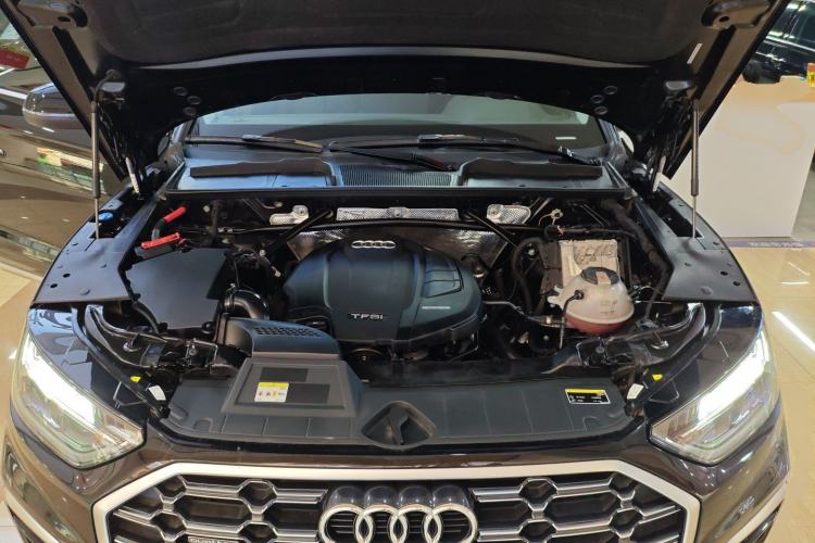 Used Audi Q5L 2022 45T Luxury Dynamic Model Engine Bay