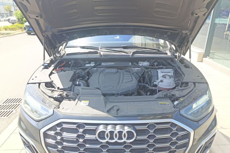 Used Audi Q5L 2022 Updated 40T Luxury Dynamic Edition Engine Bay