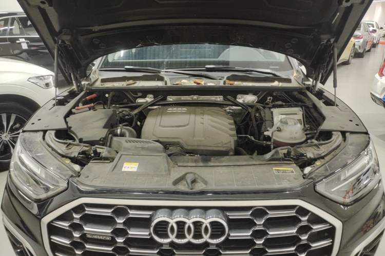Used Audi Q5L 2022 40T Fashionable and Dynamic Model Engine Bay