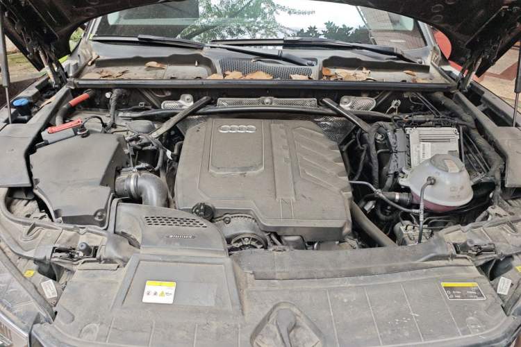 Used Audi Q5L 2022 40T Fashionable and Dynamic Model Engine Bay