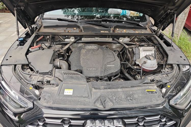 Used Audi Q5L 2022 Updated 40T Luxury Dynamic Edition Engine Bay