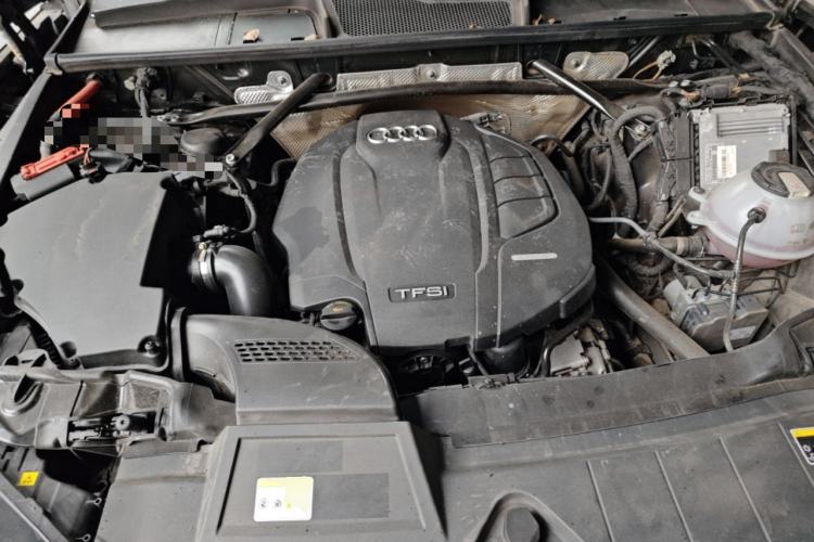 Used Audi Q5L 2022 40T Luxury Dynamic Model Engine Bay