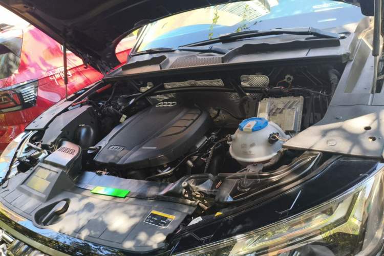 Used Audi Q5L 2022 45T Luxury Dynamic Model Engine Bay