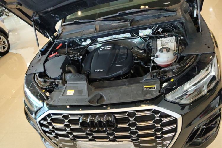 Used Audi Q5L 2022 Updated 45T Luxury Dynamic Version Engine Bay