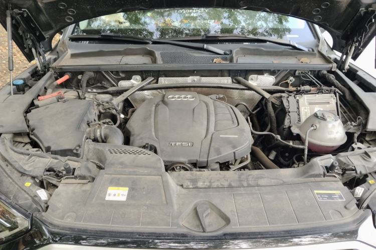 Used Audi Q5L 2022 40T Luxury Elegant Model Engine Bay