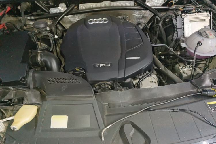 Used Audi Q5L 2022 40T Luxury Dynamic Model Engine Bay