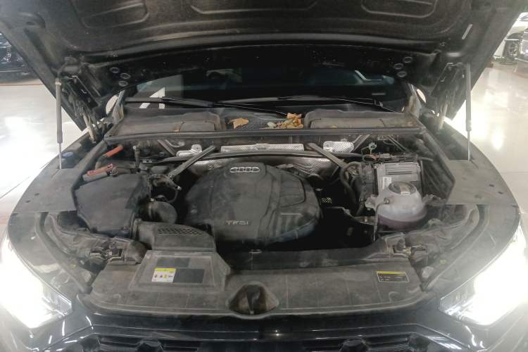 Used Audi Q5L 2022 40T Luxury Dynamic Model Engine Bay