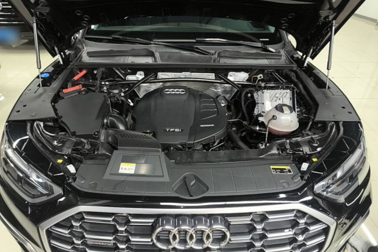 Used Audi Q5L 2022 Updated 45T Luxury Dynamic Version Engine Bay