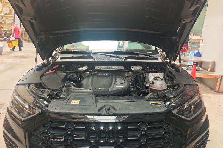 Used Audi Q5L 2022 Updated 45T Luxury Dynamic Version Engine Bay