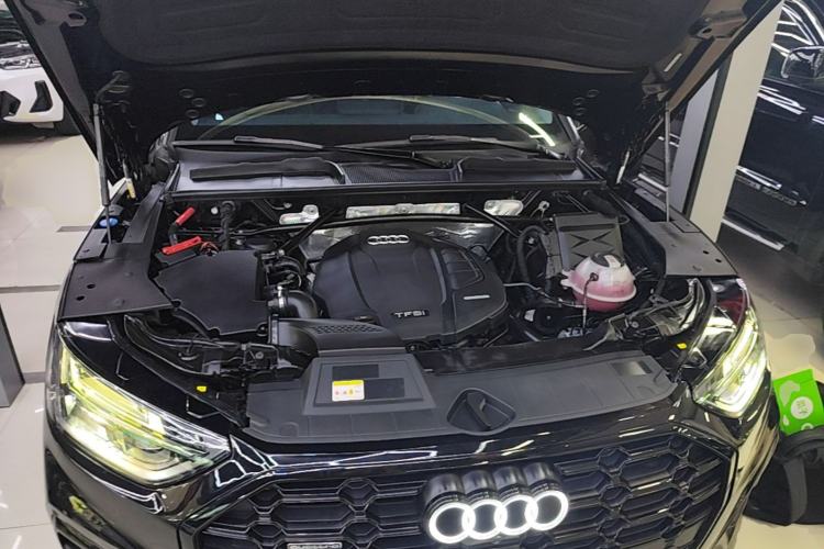 Used Audi Q5L 2022 40T Fashionable and Dynamic Model Engine Bay