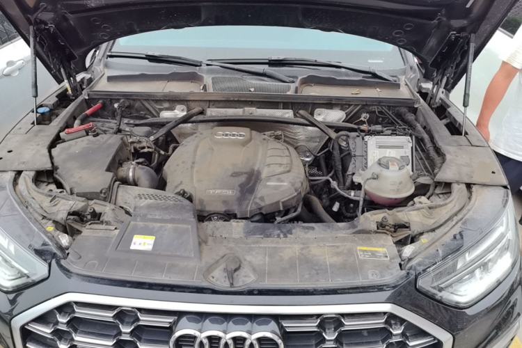 Used Audi Q5L 2022 40T Luxury Dynamic Model Engine Bay
