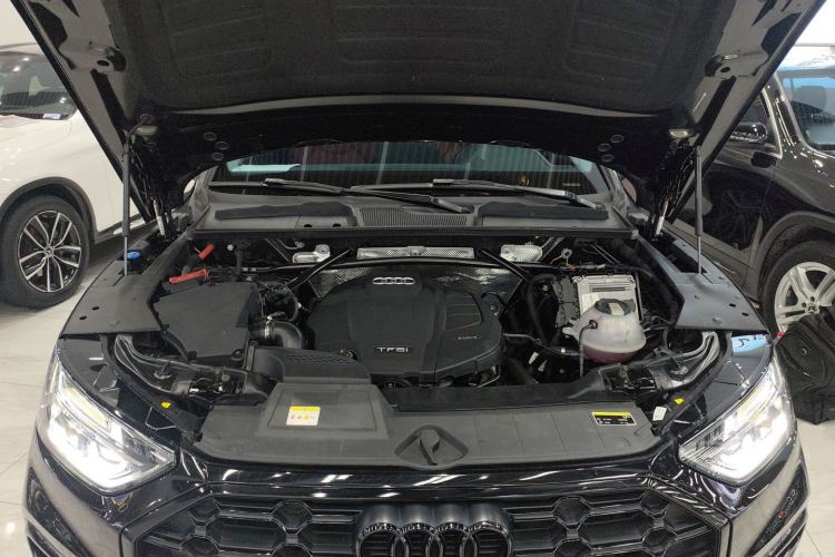 Used Audi Q5L 2022 40T Fashionable and Dynamic Model Engine Bay