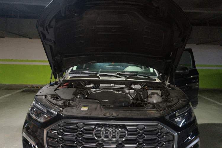 Used Audi Q5L 2022 40T Luxury Dynamic Model Engine Bay