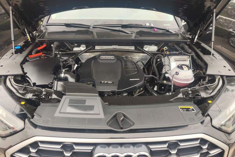 Used Audi Q5L 2022 40T Luxury Dynamic Model Engine Bay