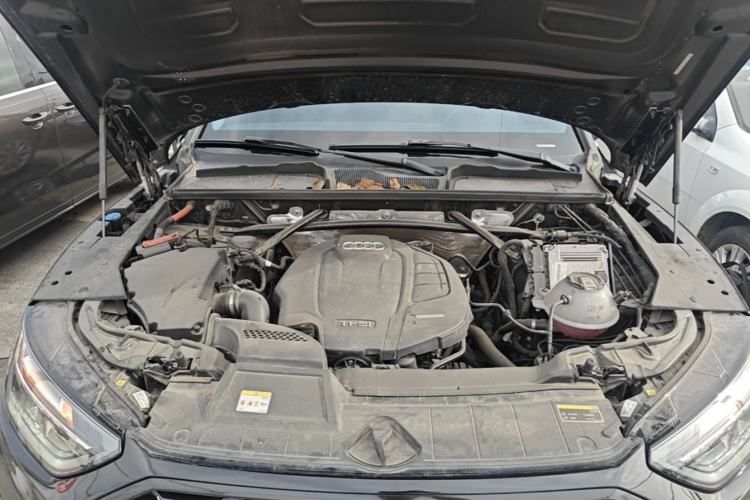 Used Audi Q5L 2022 40T Luxury Dynamic Model Engine Bay