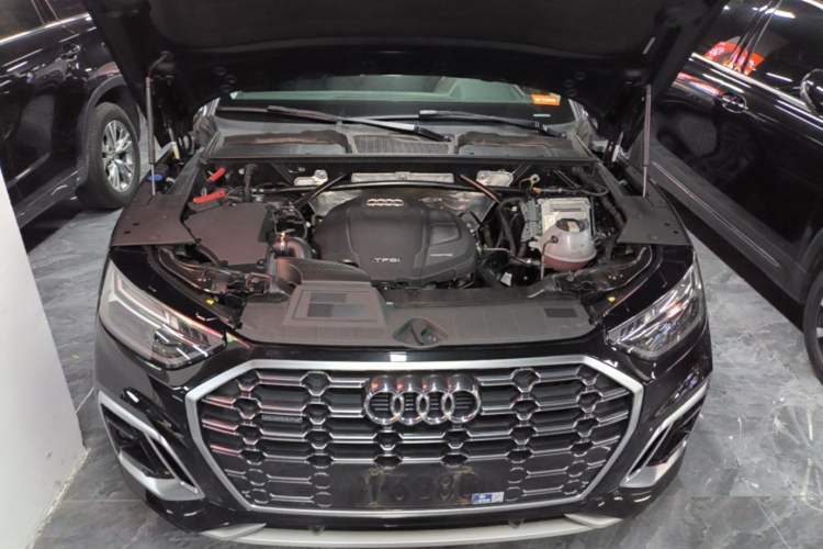 Used Audi Q5L 2022 40T Luxury Dynamic Model Engine Bay