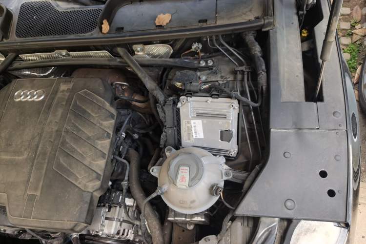 Used Audi Q5L 2022 Updated 40T Luxury Dynamic Edition Engine Bay Left