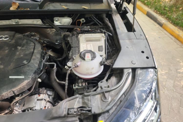 Used Audi Q5L 2022 40T Luxury Elegant Model Engine Bay Left