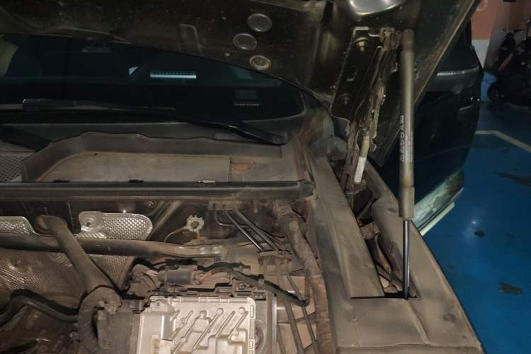 Used Audi Q5L 2022 Updated 45T Prestige Dynamic Edition Engine Bay Left