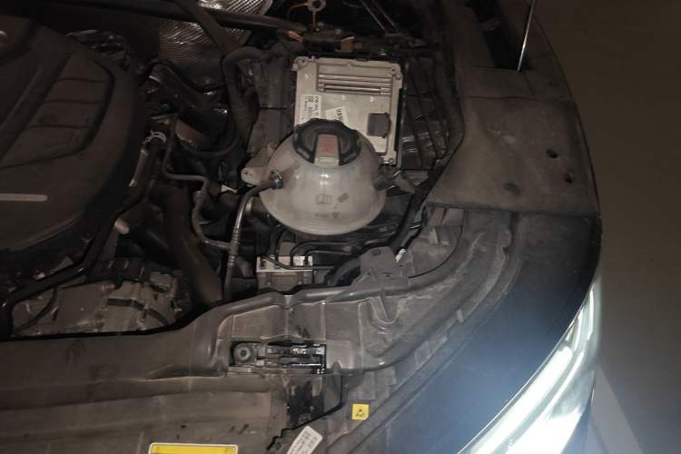 Used Audi Q5L 2022 40T Fashionable and Elegant Model Engine Bay Left