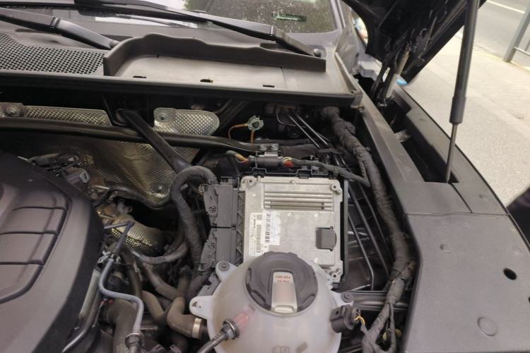 Used Audi Q5L 2022 40T RS Package Performance Model Engine Bay Left