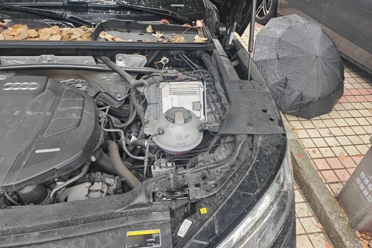 Used Audi Q5L 2022 40T Luxury Elegant Model Engine Bay Left