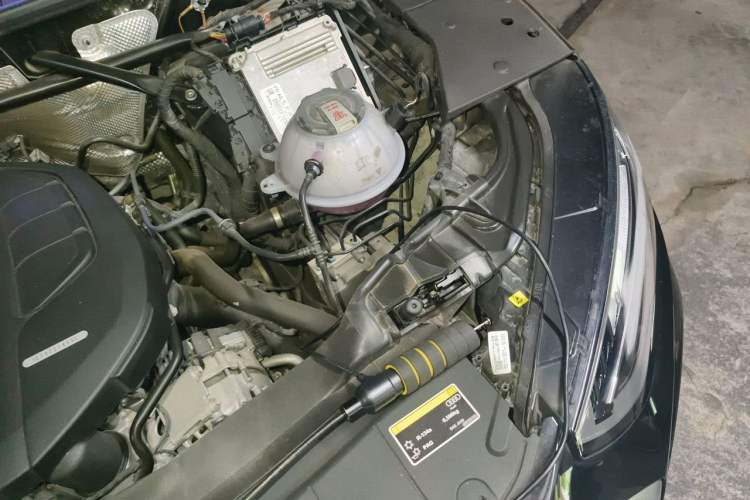 Used Audi Q5L 2022 40T Luxury Dynamic Model Engine Bay Left