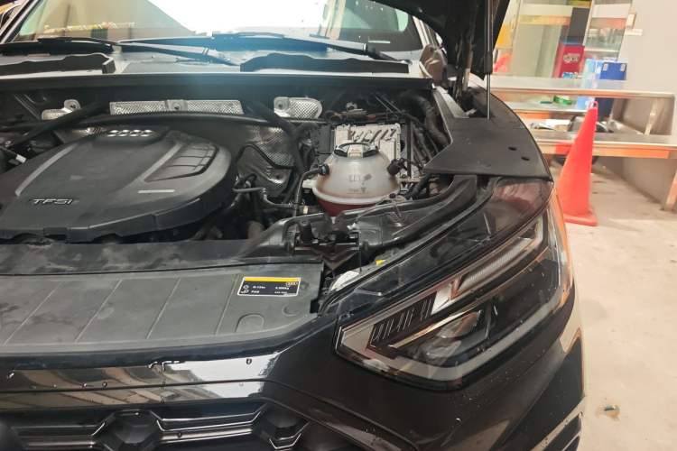 Used Audi Q5L 2022 Updated 45T Luxury Dynamic Version Engine Bay Left